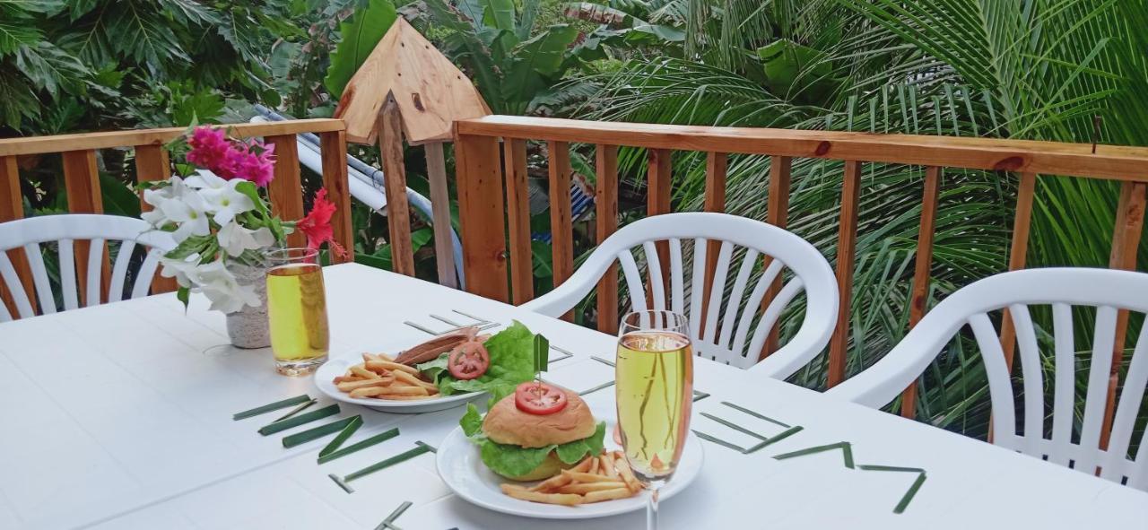 Maalhos Thila Inn Екстериор снимка